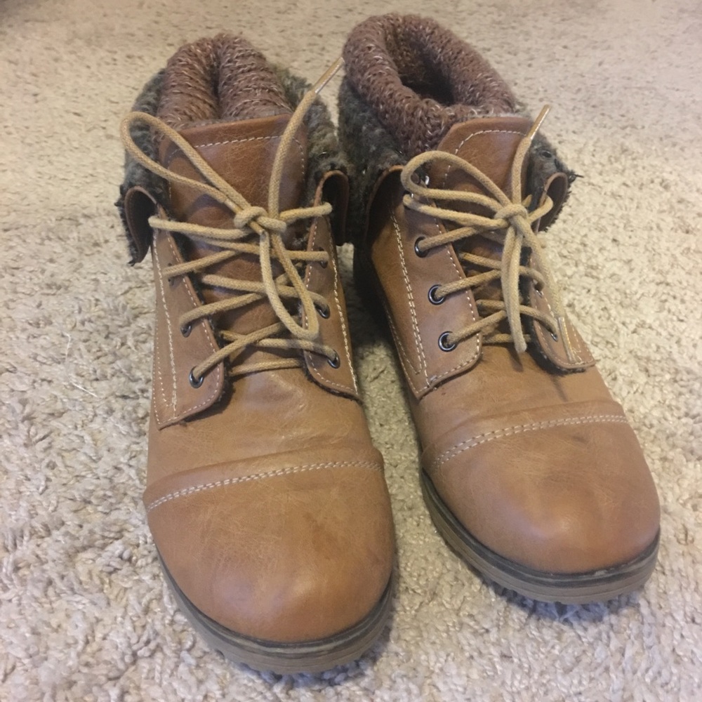 Cute tan booties! Women’s size 9